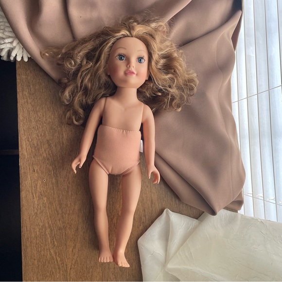 Mikaella - 2019 Journey Girls Doll, blue eyes strawberry blonde hair - Picture 7 of 16